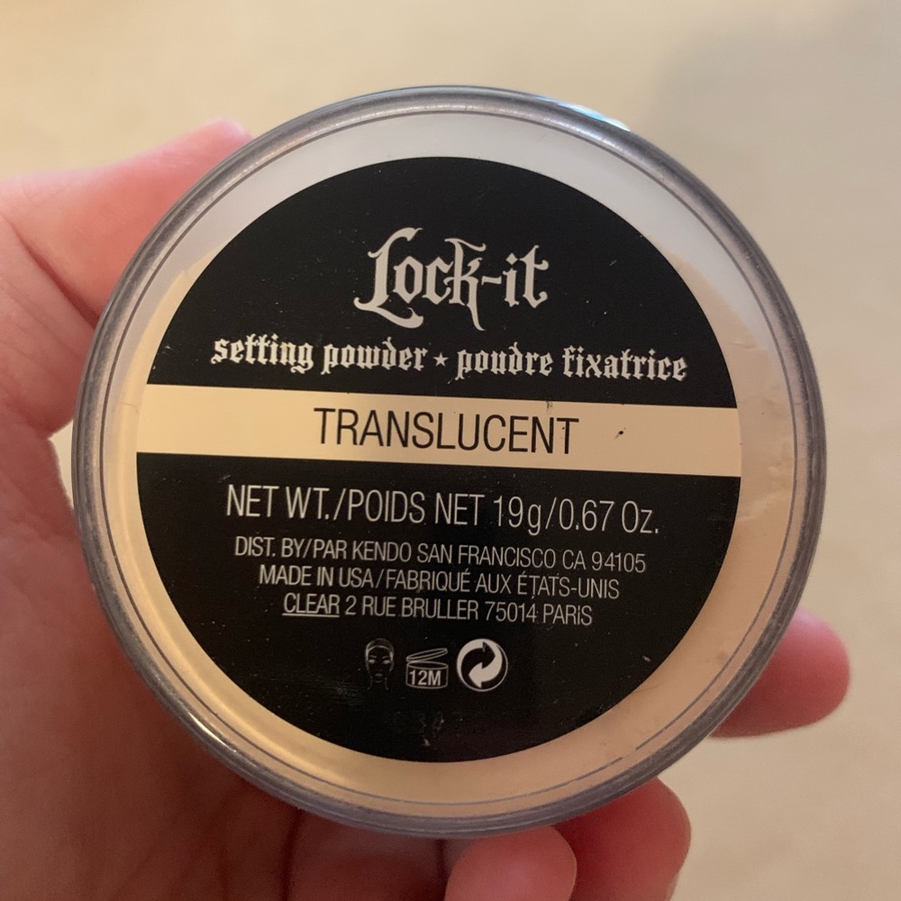 Kat Von D translucent lock-it setting powder